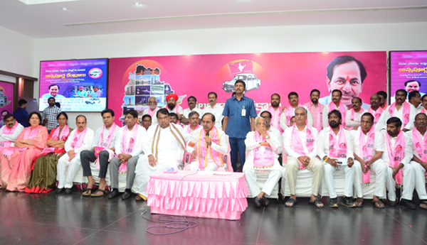 మహిళలు, రైతులు, పింఛన్‌దారులే లక్ష్యం