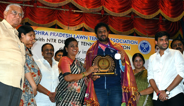  టెన్నిస్‌ స్టార్‌ సాకేత్‌కు ప్రభుత్వ ఉద్యోగం - సన్మాన కార్యక్రమంలో మంత్రి రోజా
