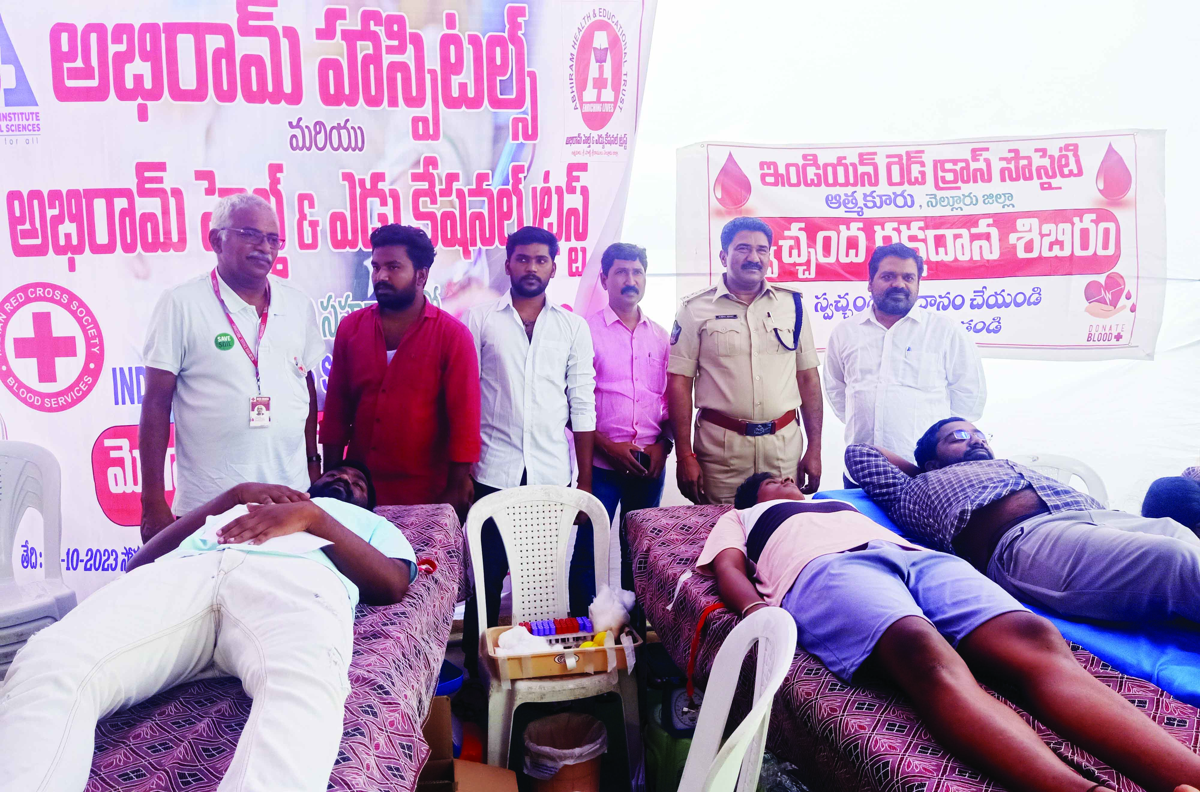 ఉపాధ్యాయులకు సన్మానం