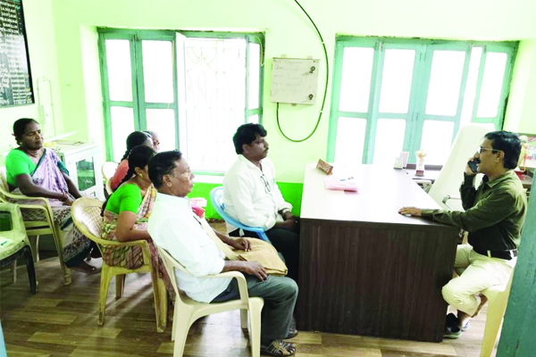 కార్మికులను విధుల్లోకి తీసుకోవాలి