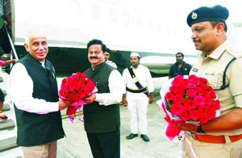 గవర్నర్‌ కు ఘన స్వాగతం