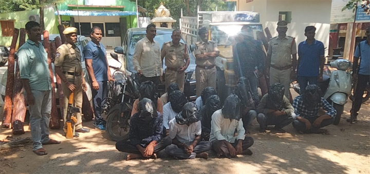 15మంది ఎర్రచందనం స్మగ్లర్లు అరెస్టు