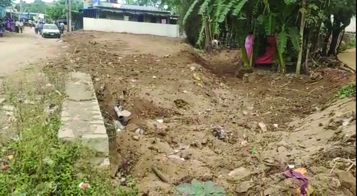 కబ్జా కోరల్లో     వాగు స్థలం