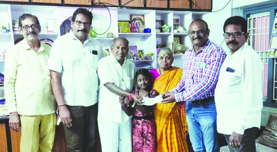 మానవత విద్యానిధికి రూ. 25 వేలు విరాళం