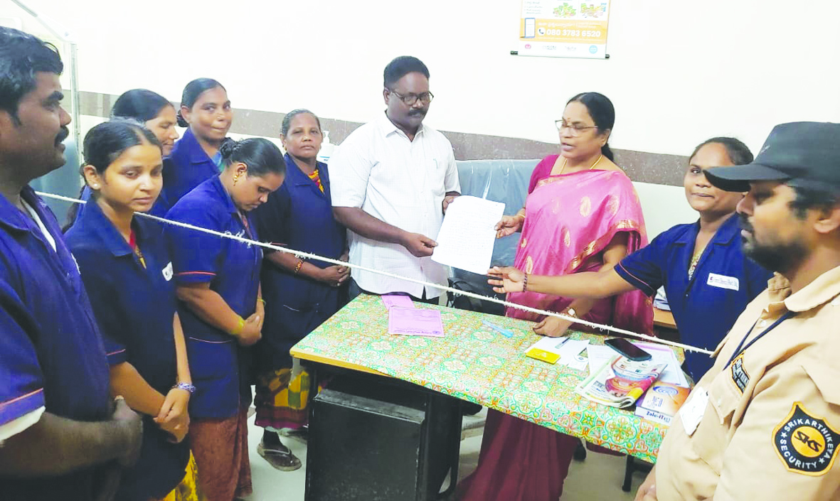 పారిశుధ్య కార్మికులను నియమించాలని వినతి
