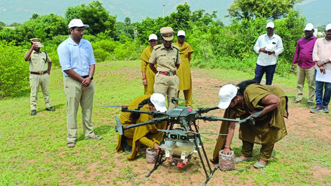 అడవుల్లో 'డ్రోన్‌' సాయంతో విత్తనాల వెదజల్లేత