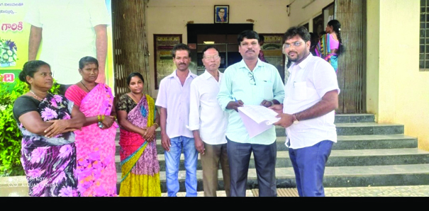 తొలగించిన కార్మికులను విధుల్లోకి తీసుకోవాలి