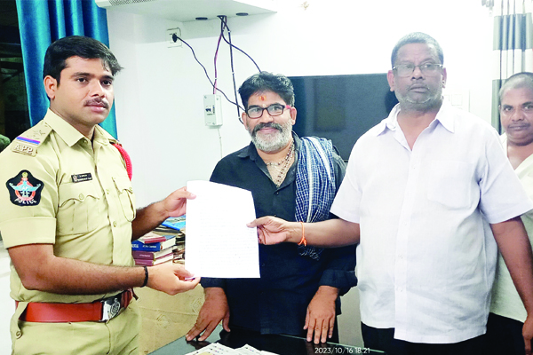 రచ్చకెక్కిన వైసిపిలో అంతర్గత విబేధాలు