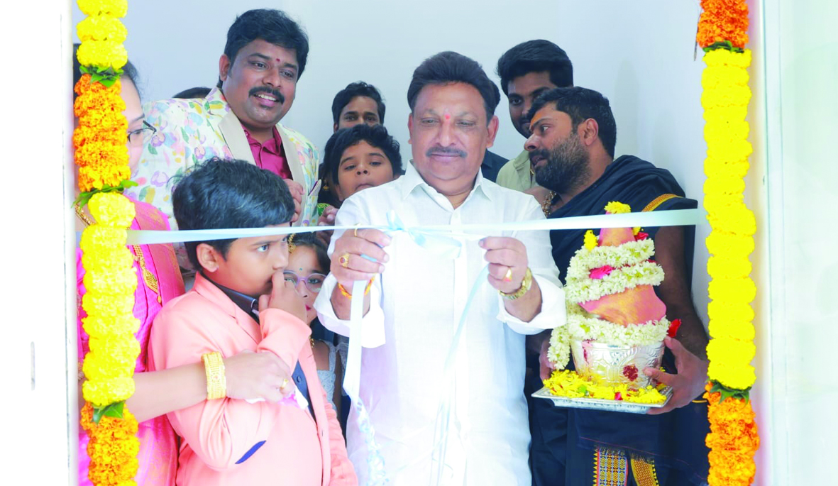 భీమవరంలో ఫస్ట్‌ క్రై షోరూమ్‌ ప్రారంభం