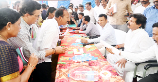 ప్రజా వినతులకు తక్షణ పరిష్కారం