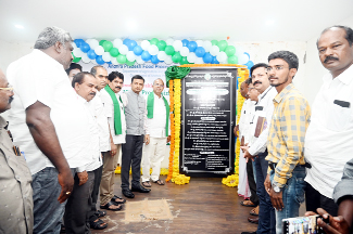 మిల్లెట్‌ ప్రాసెసింగ్‌ యూనిట్‌కు భూమిపూజ చేస్తున్న కలెక్టర్‌, ఎమ్మెల్యే