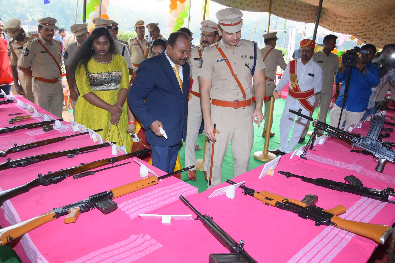 పోలీసుల సేవలు అజరామరం