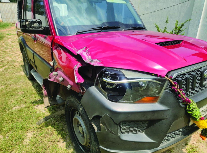 టిడిపి × వైసిపి గాలి భానుప్రకాష్‌ కారుపై దాడి నగరిలో ఉద్రిక్తత, ర్యాలీ పోలీసు స్టేషన్‌ ఎదుట ధర్నా