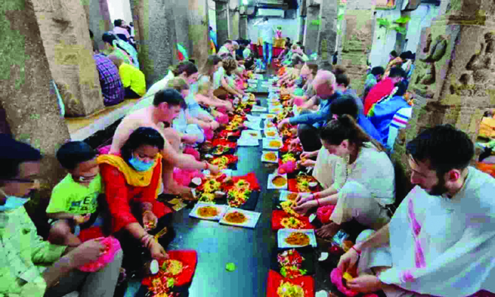 శివయ్య కొందరి వాడేనా? కొందరికే గ్రహణ పూజలు