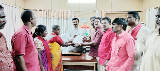 ఆర్‌డిఒకు వినతి పత్రం సమర్పిస్తున్న వామపక్ష నాయకులు