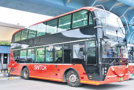 డబల్‌ డెక్కర్‌ బస్సులు.. రయ్..రయ్