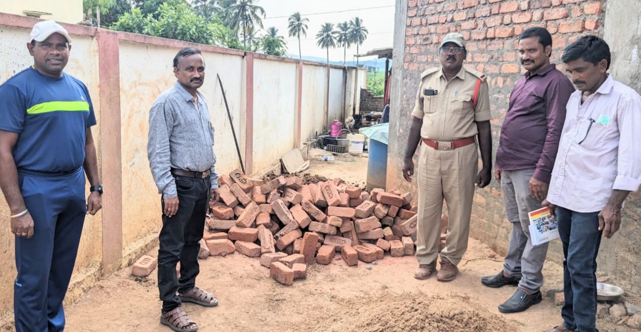 మక్కినవారిగూడెం హైస్కూల్‌లో ఆక్రమణలు తొలగింపు