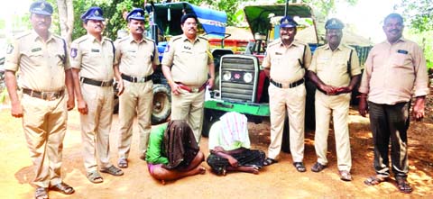 ఇసుక ట్రాక్టర్లు సీజ్‌