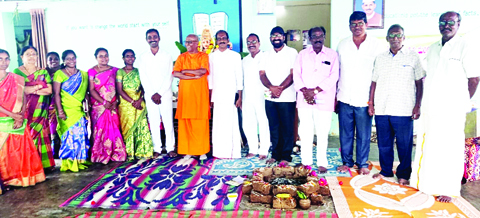 విద్యార్థులకు సామూహిక అక్షరాభ్యాసం