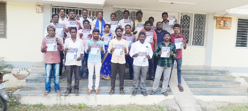 మహా పాదయాత్ర కరపత్రాలను ఆవిష్కరిస్తున్న ఎంఆర్పిఎస్ నాయకులు