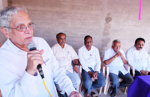 మాట్లాడుతున్న చక్రపాణి