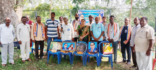 అంబేద్కర్, బుద్ధుని చిత్రపటాలకు నివాళులు