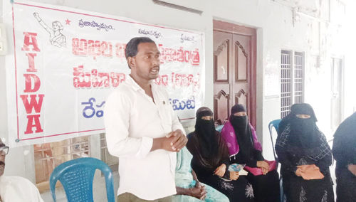సిపిఎం పట్టణ కార్యదర్శి సిహెచ్ మణిలాల్ 