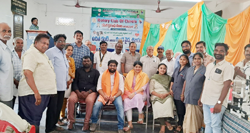 మీడియాతో  మాట్లాడుతున్న రోటరీ ప్రతినిధులు, వైద్యులు 