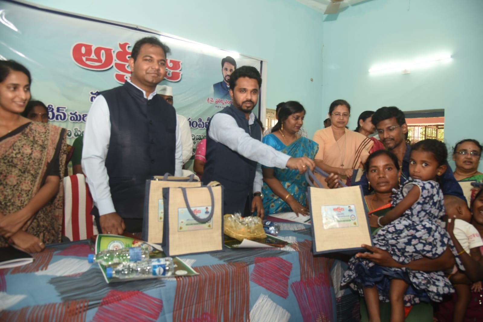 కలెక్టర్‌చే అక్షజ ప్రారంభం