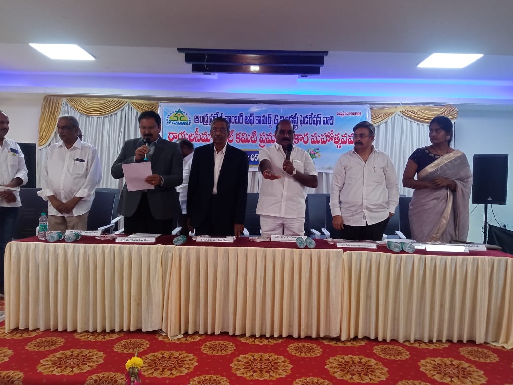 ప్రమాణ స్వీకారం చేస్తున్న దృశ్యం 