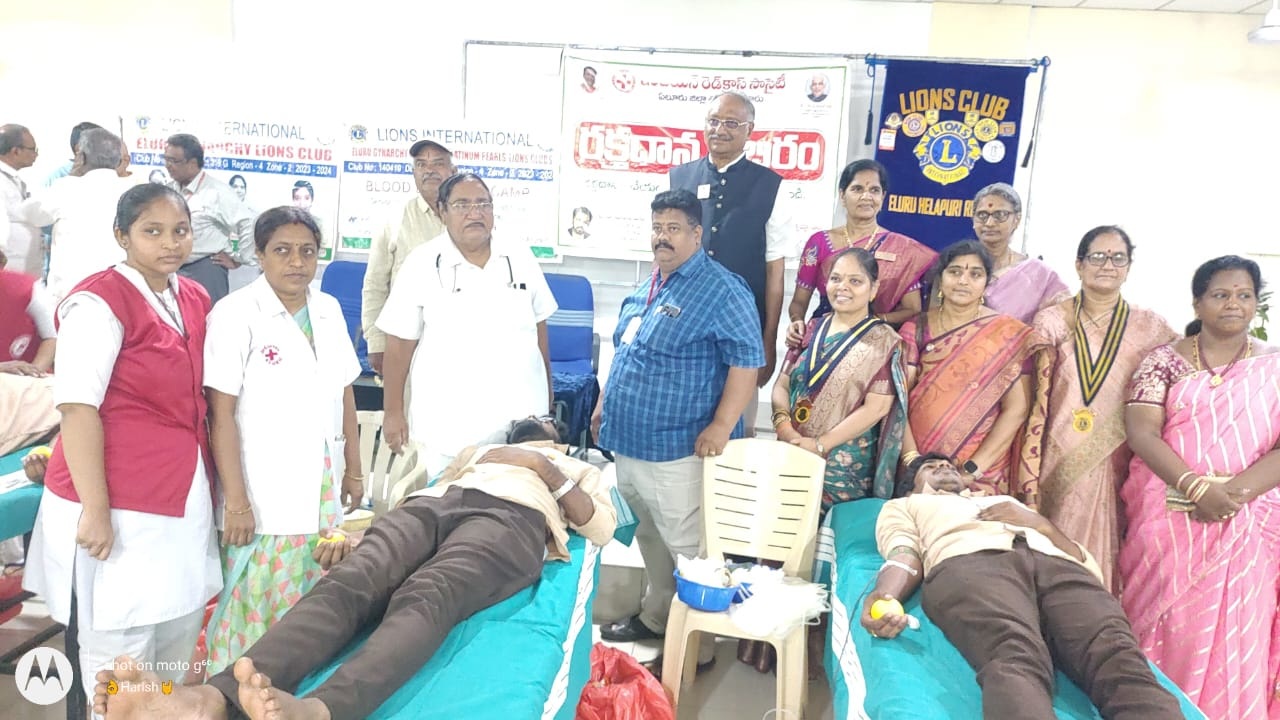 65 మంది విద్యార్థుల రక్తదానం