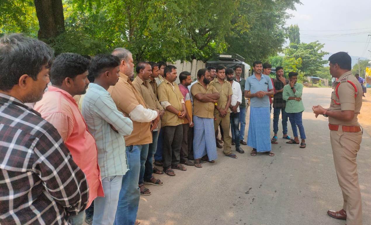 రోడ్డు ప్రమాదాలపై అవగాహనవాహన