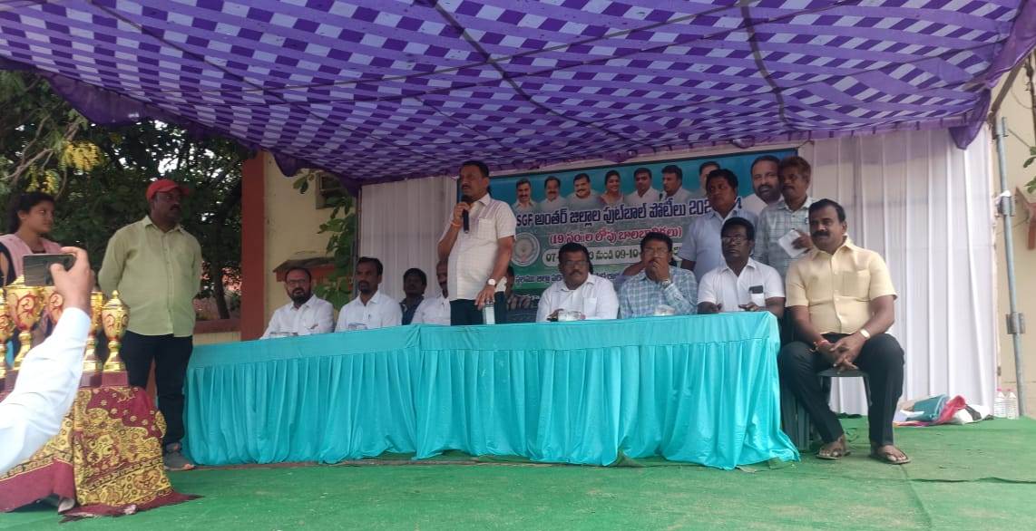 సమావేశంలో మాట్లాడుతున్న ఆర్‌డిఒ