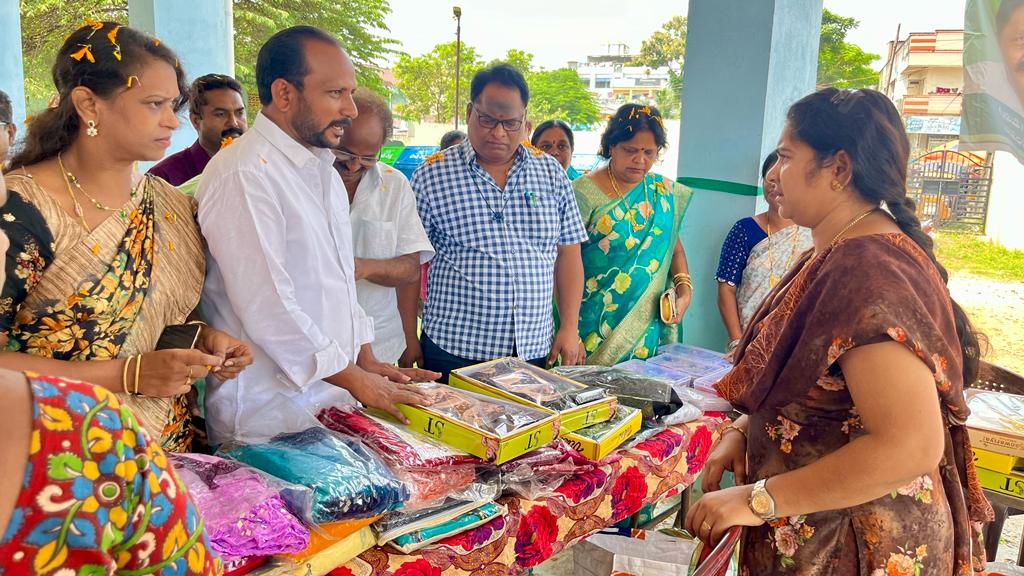 అర్బన్‌ మార్కెట్‌తో మహిళాభివృద్ధి