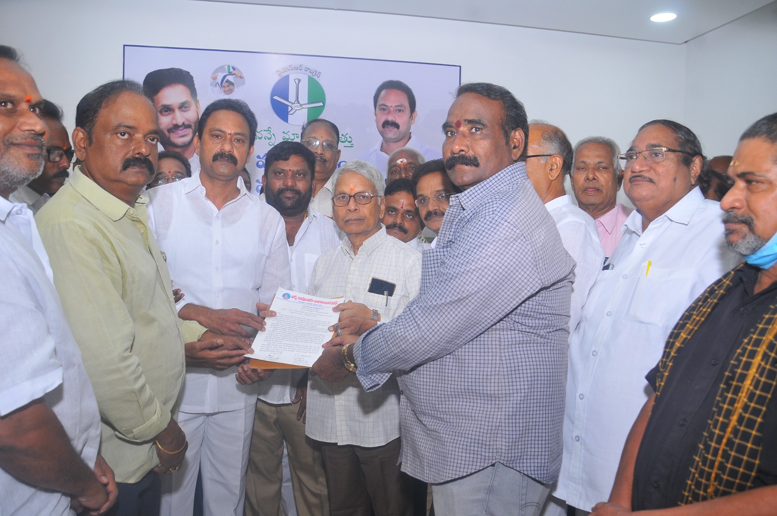 రూ.2 కోట్ల నిధులతో నిర్మించిన అభివృద్ధి పనులు