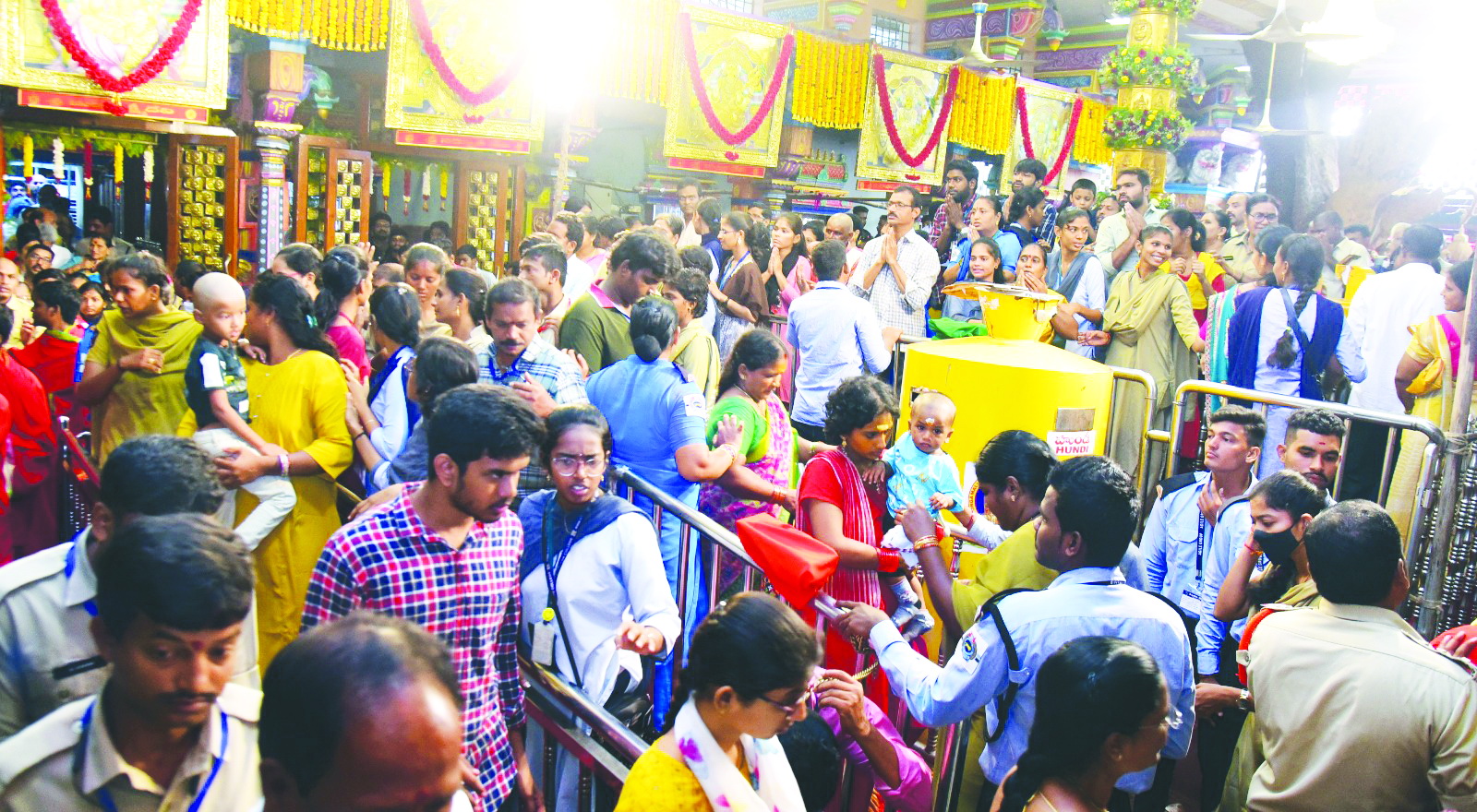 ఇంద్రకీలాద్రికి పెరిగిన రద్దీ