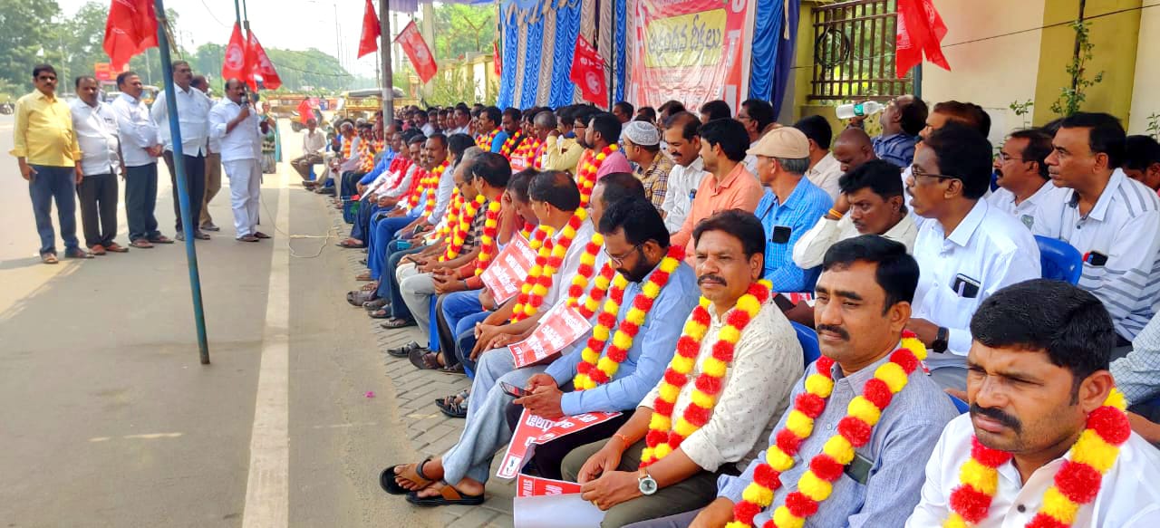 ప్రభుత్వానికి తగిన బుద్ధి చెబుతాం : మాజీ ఎమ్మెల్సీ