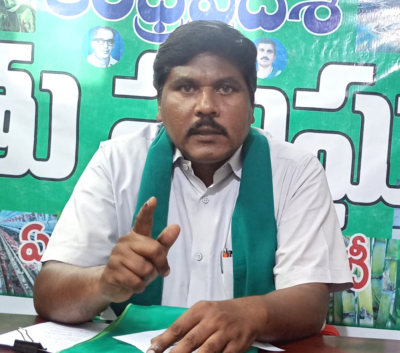 ఆక్వా రైతులను ప్రభుత్వం ఆదుకోవాలి
