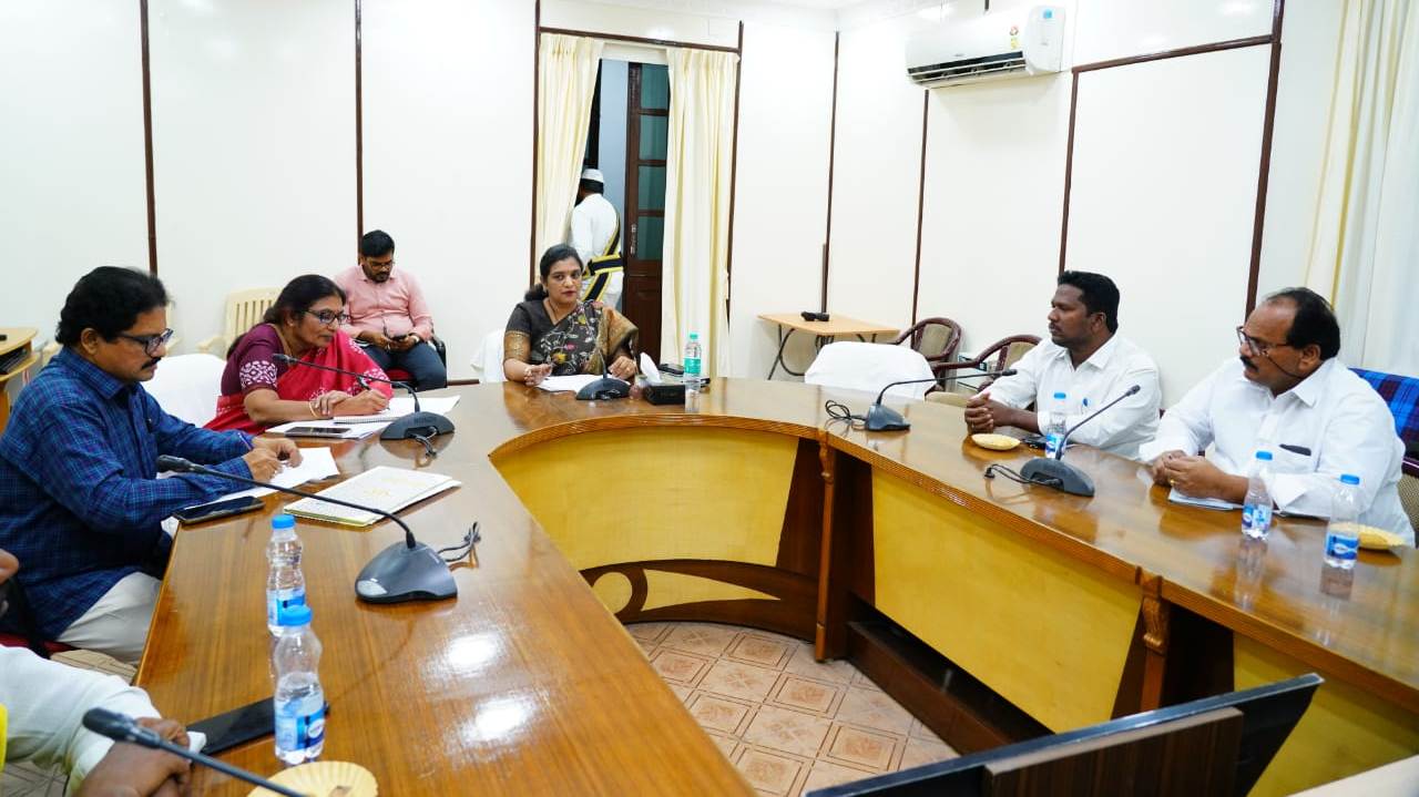 పకడ్బందీగా ఈవిఎంల పరిశీలన : కలెక్టర్‌