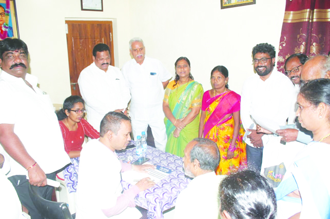 జగనన్న ఆరోగ్య సురక్షలోస్పెషలిస్టుల వైద్య సేవలు స్ఫూర్తిదాయకం.. ఎంఎల్‌ఎ