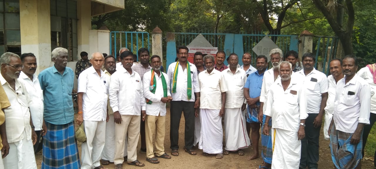 నిండ్రలో ఫ్యాక్టరీ వద్ద రైతులతో నిరసన 