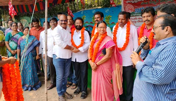 ఒపిఎస్‌ అమలుకు యుటిఎఫ్‌ నాయకుల నిరవధిక నిరాహార దీక్ష