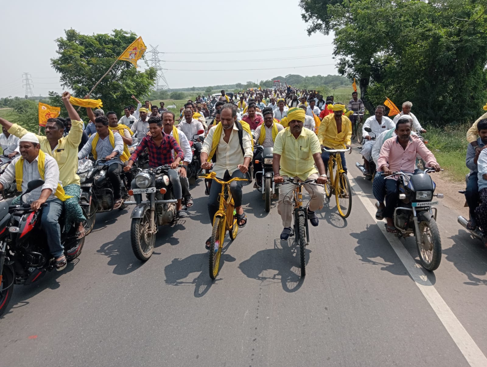 సైకిల్‌ ర్యాలీలో ఎంఎల్‌ఎ గొట్టిపాటి