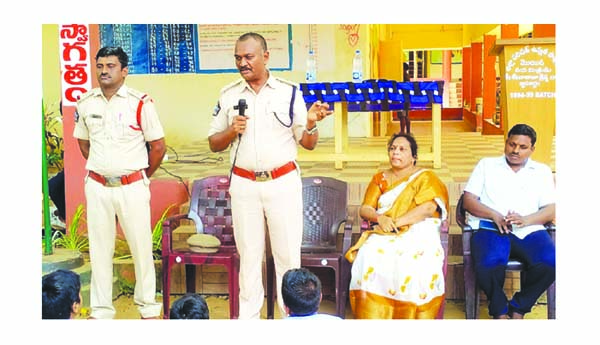 వేధింపుల పట్ల అప్రమత్తంగా ఉండాలి