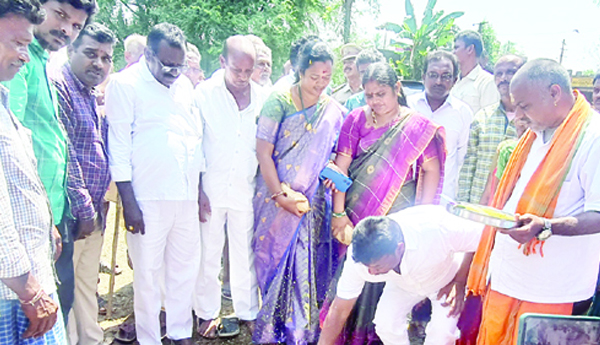 రూ.1.25 కోట్ల పనులకు శంకుస్థాపన