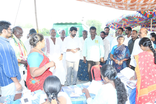 తూర్పుకొప్పెరపాడు లో జరిగిన జగనన్న ఆరోగ్య సురక్ష కార్యక్రమంలో మాట్లాడుతున్న బాచిన కృష్ణ చైతన్య