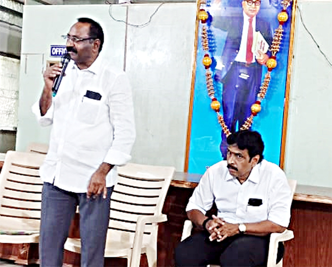 ప్రతి పిటిషన్‌పై స్టాంపు అతికించే నిర్ణయాన్ని రద్దు చేయాలి