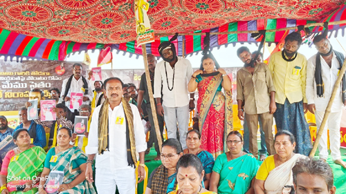 వినూత్నంగా నిరసన తెలుపుతున్న దేశం నాయకులు 