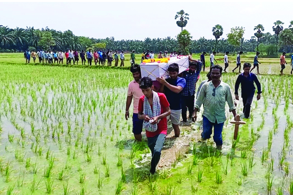 దళితులకు ఆఖరి మజిలీ అవస్థే