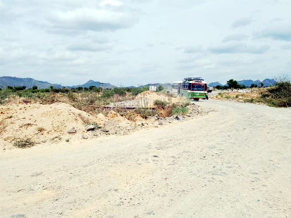 .వేంపల్లి-చక్రాయపేట మధ్య ఆగిపోయిన రోడ్డు పనులు